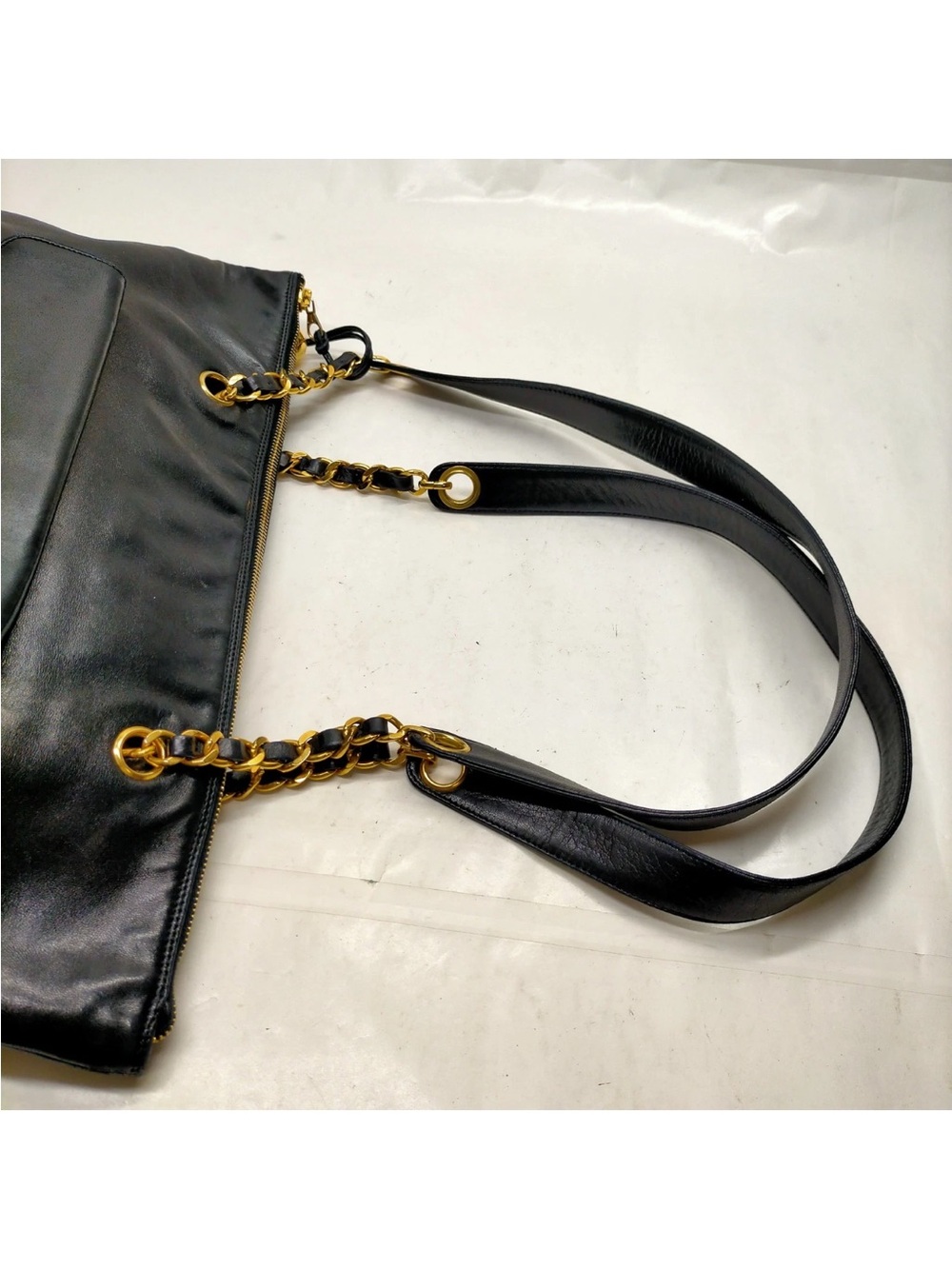 CHANEL Black Lambskin CC Chain Tote Shoulder Bag 24k plated Gold Hardware - Picture 8 of 15